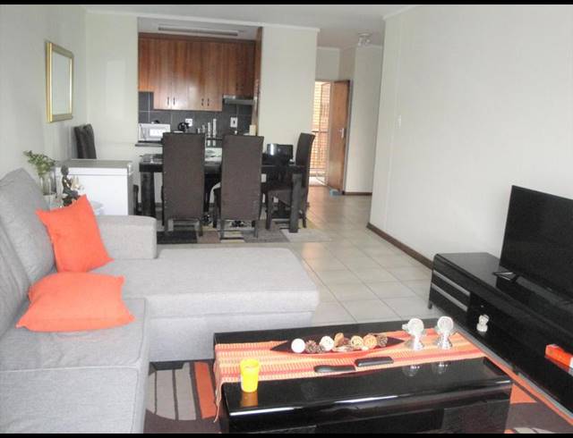 1 BEDROOM APARTMENT FOR SALE IN MALVERN EAST